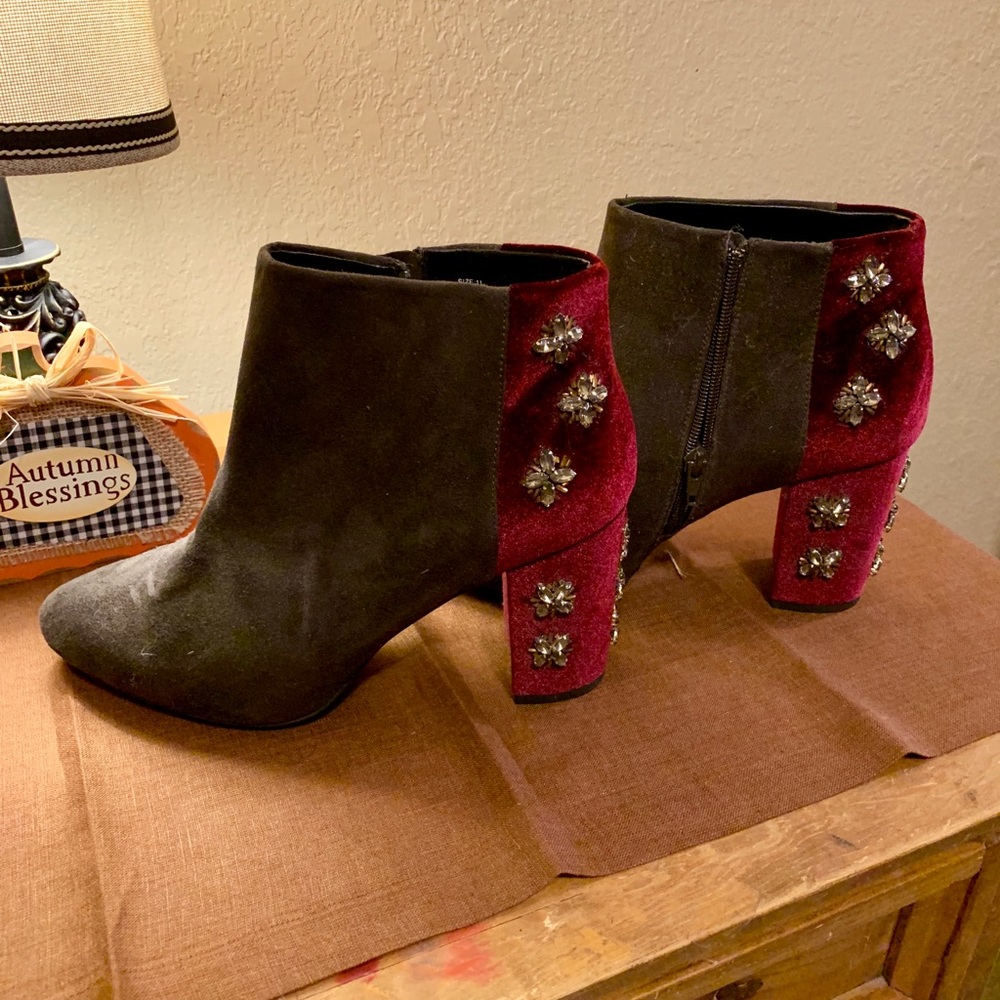 Size 11 Never worn women’s boots